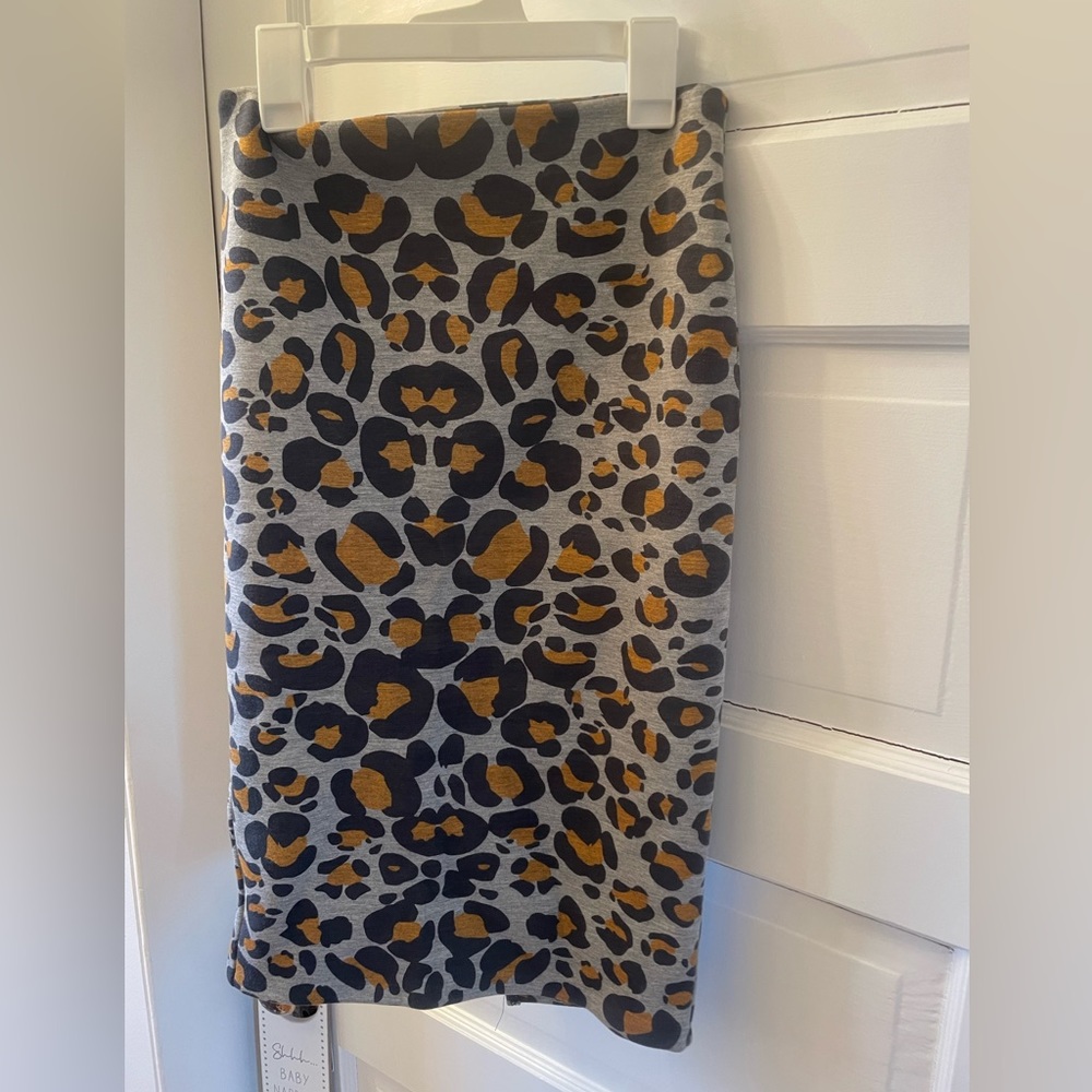 Women’s leopard print pencil skirt